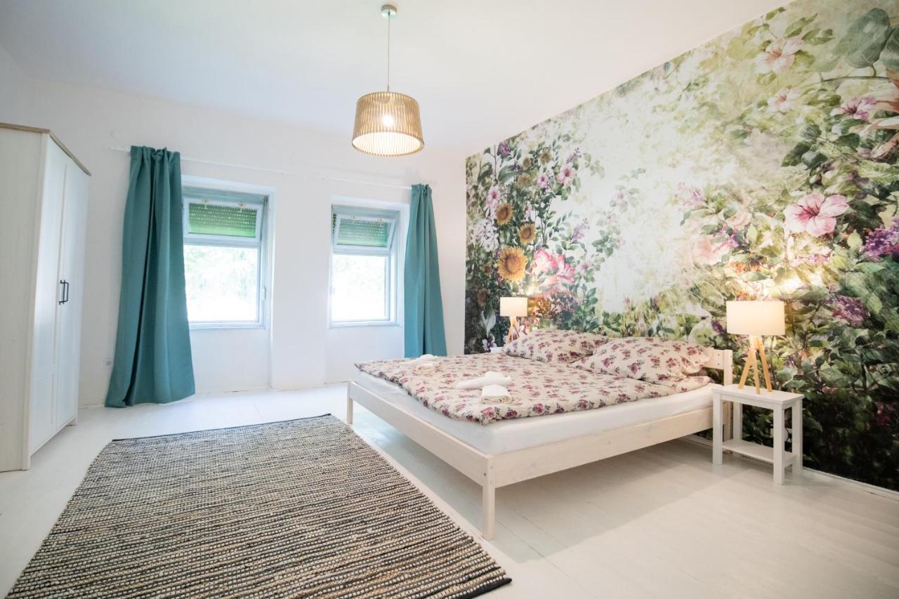 Natura Apartman Tiszafuered Buitenkant foto