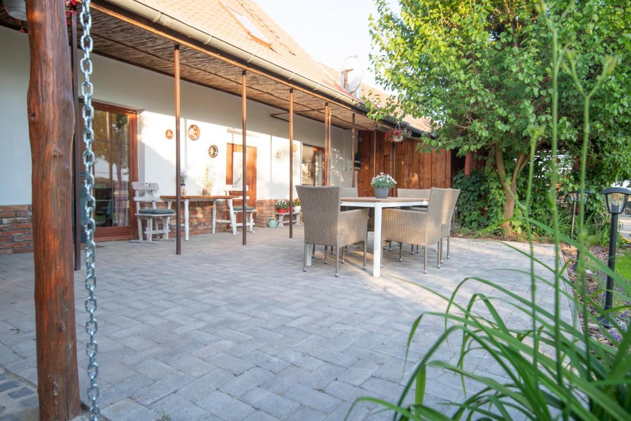Natura Apartman Tiszafuered Buitenkant foto