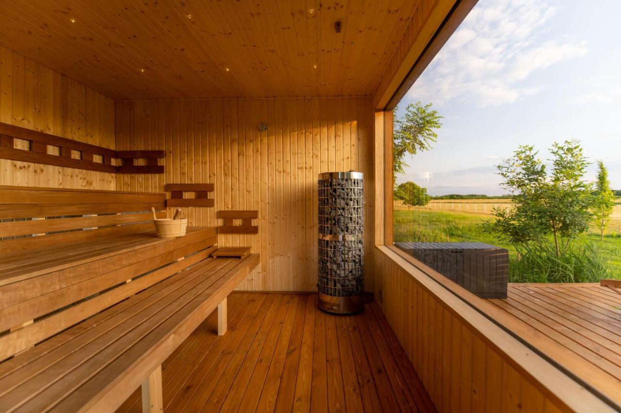 Natura Apartman Tiszafuered Buitenkant foto