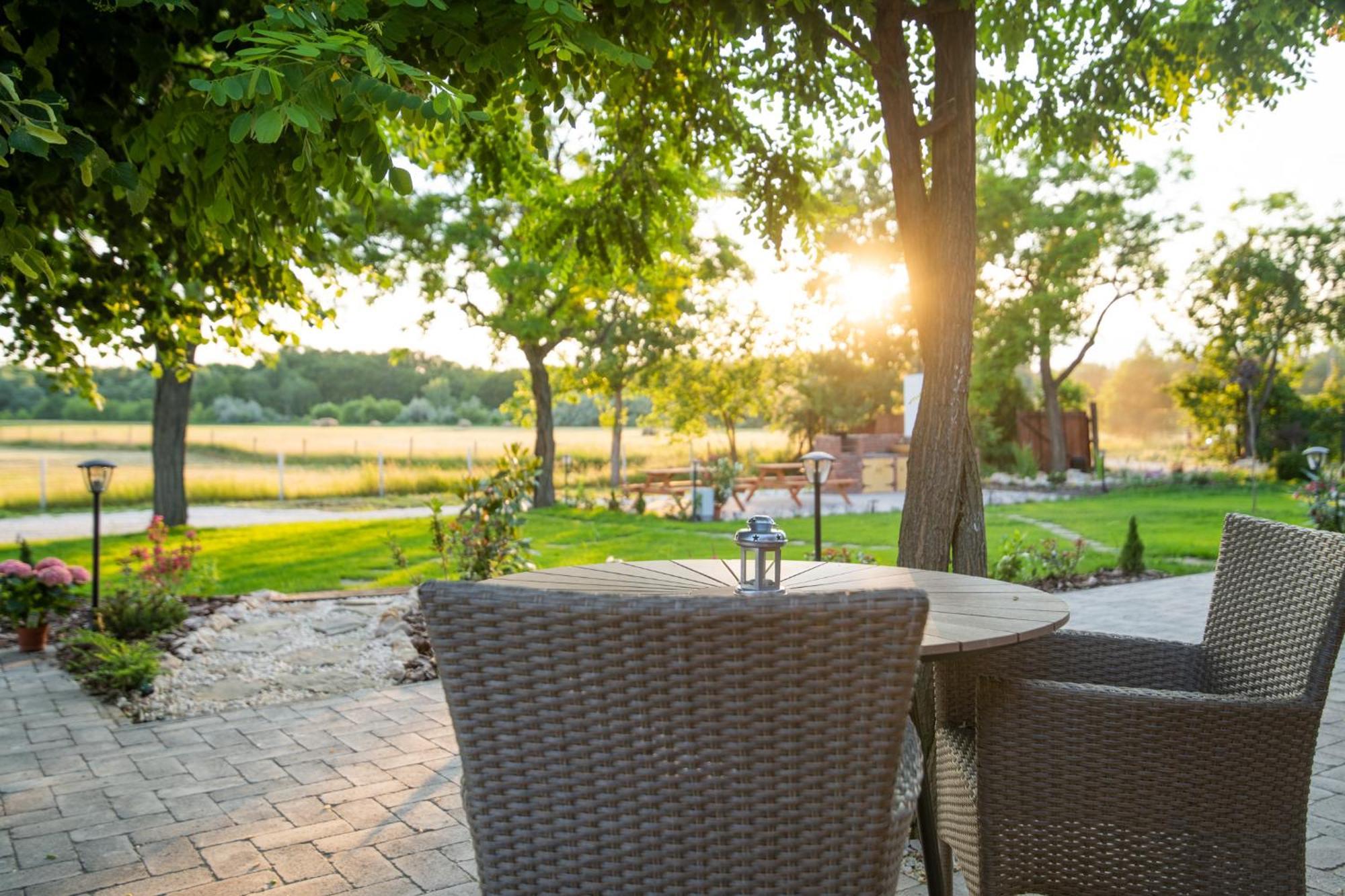 Natura Apartman Tiszafuered Buitenkant foto